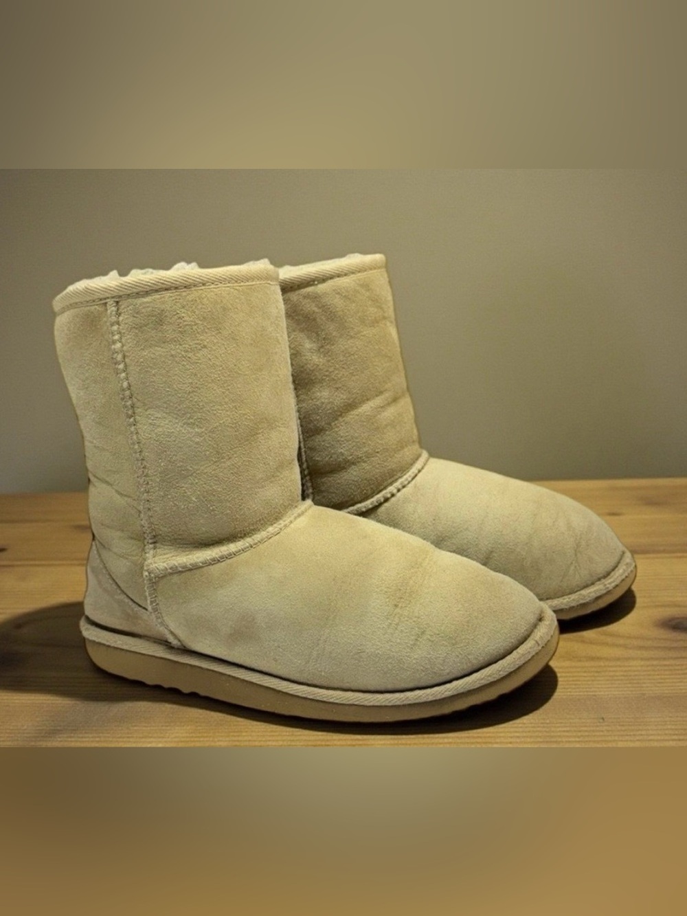 Ugg Australia Classic Short Suede Sheepskin Winter Boots Size 5 Shearling